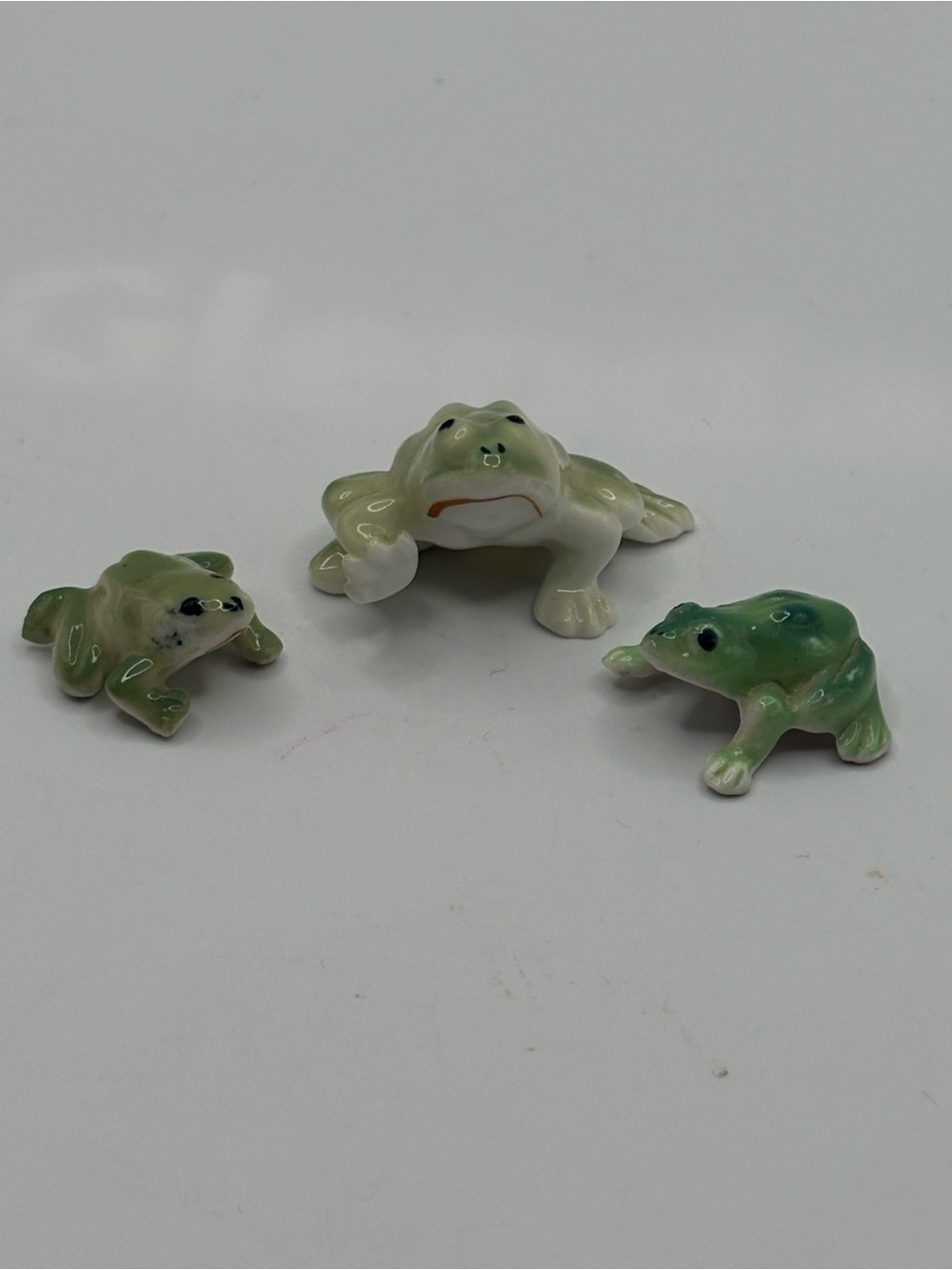 Lot of three Vintage miniature hand painted frogs 0.5” to 1” decor unmarked